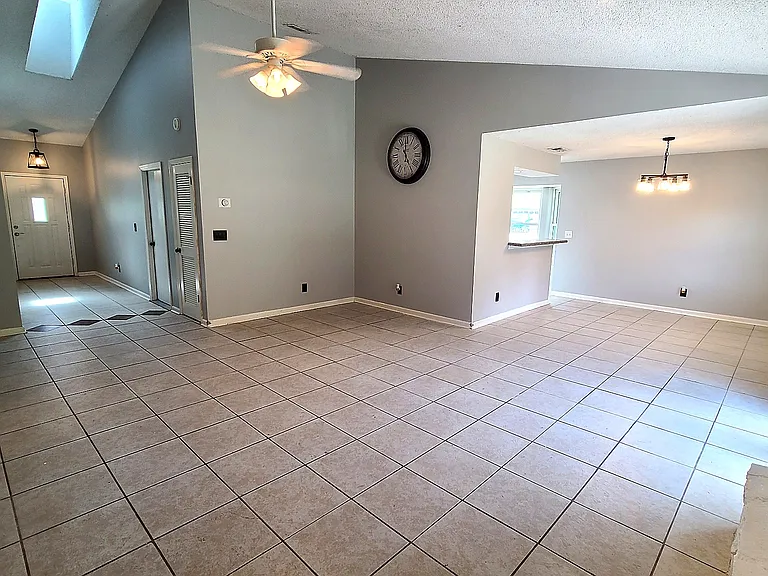 121 Foxwood Cir — Photo 11