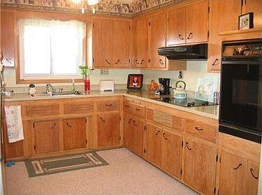 4th image of 216 Longacre Ave #1095-80