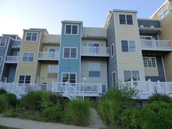 17 Diamond Point Ln #9, New Buffalo, MI 49117