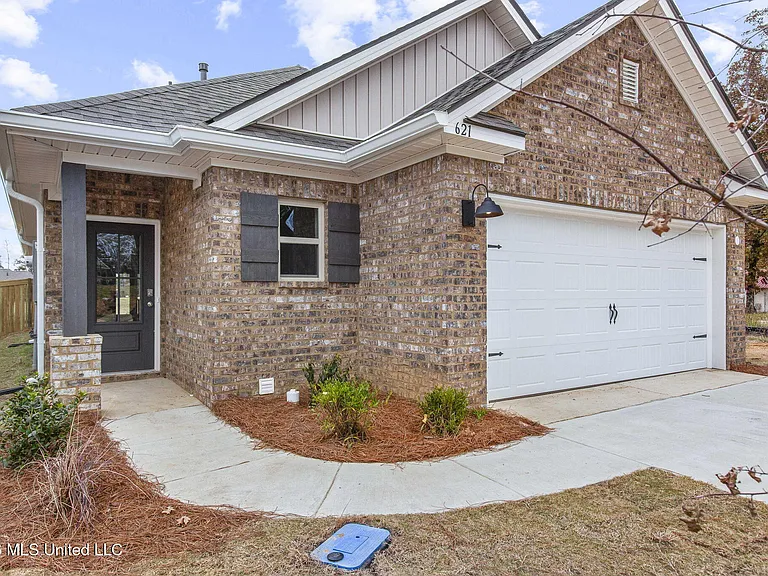 621 Stillwater Cv — Photo 4