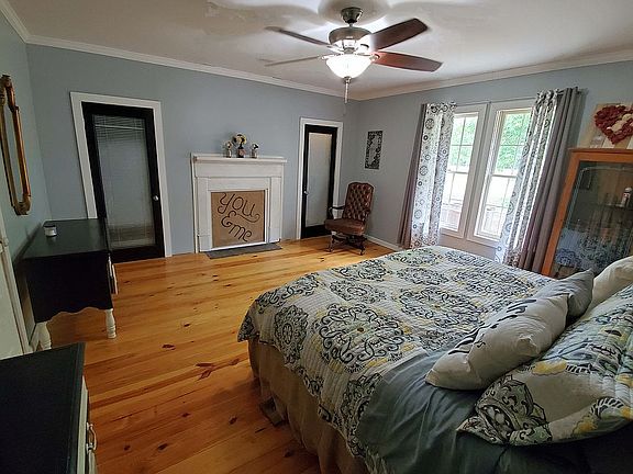 5th image of 226 Hotchkiss Cir