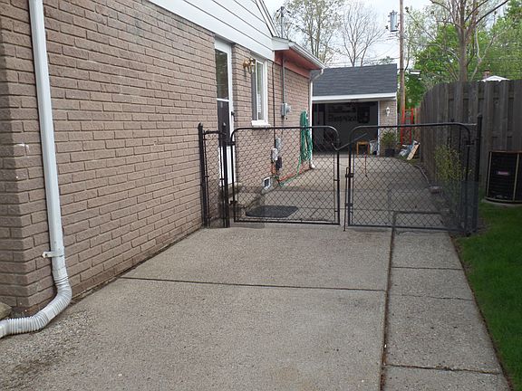 4th image of 39678 Edmundton Dr