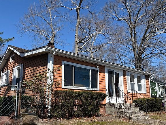 2nd image of 42 Taylor Point Rd