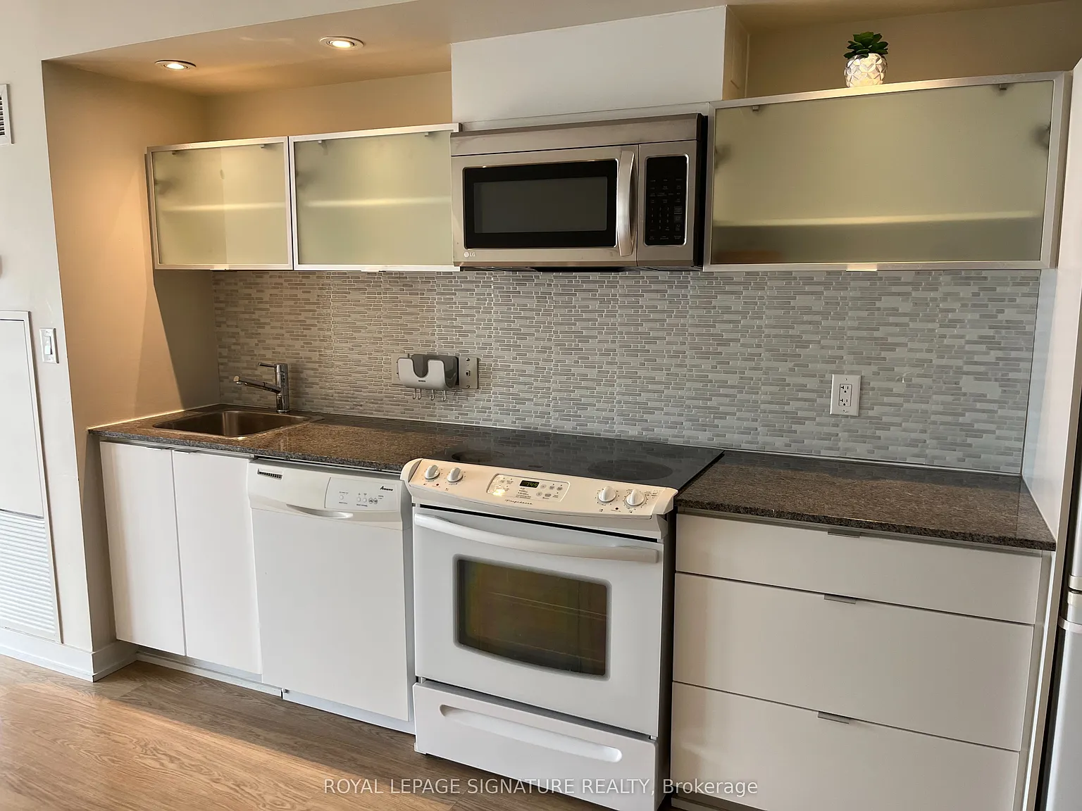 2 bed, $3,000 — Photo 3