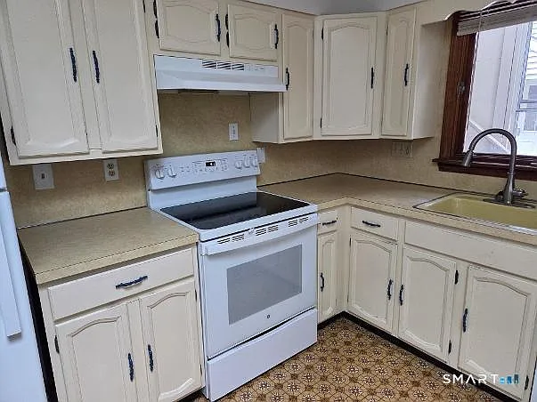 2 bed, 1.5 bath, 1836 sqft, $1,800 — Photo 2