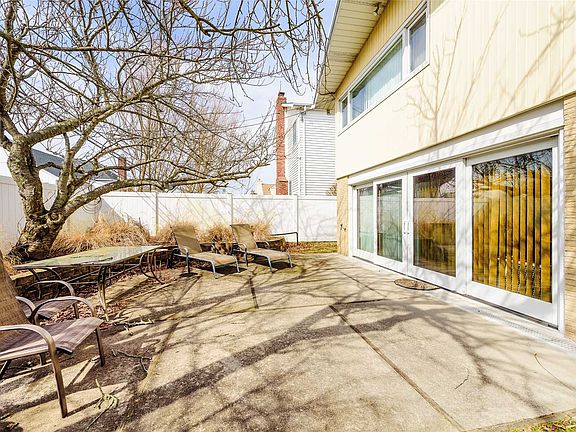 2nd image of 1487 Bay Blvd