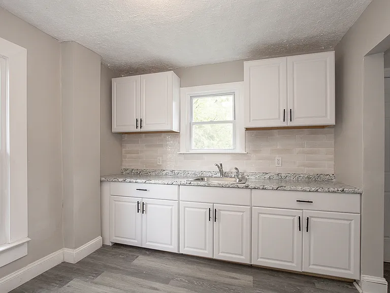 1255 Superior Ave — Photo 8