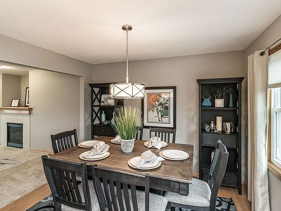 5th image of 325 NE Carefree Ln