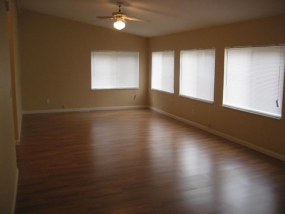 5th image of 5106 NE 51st St