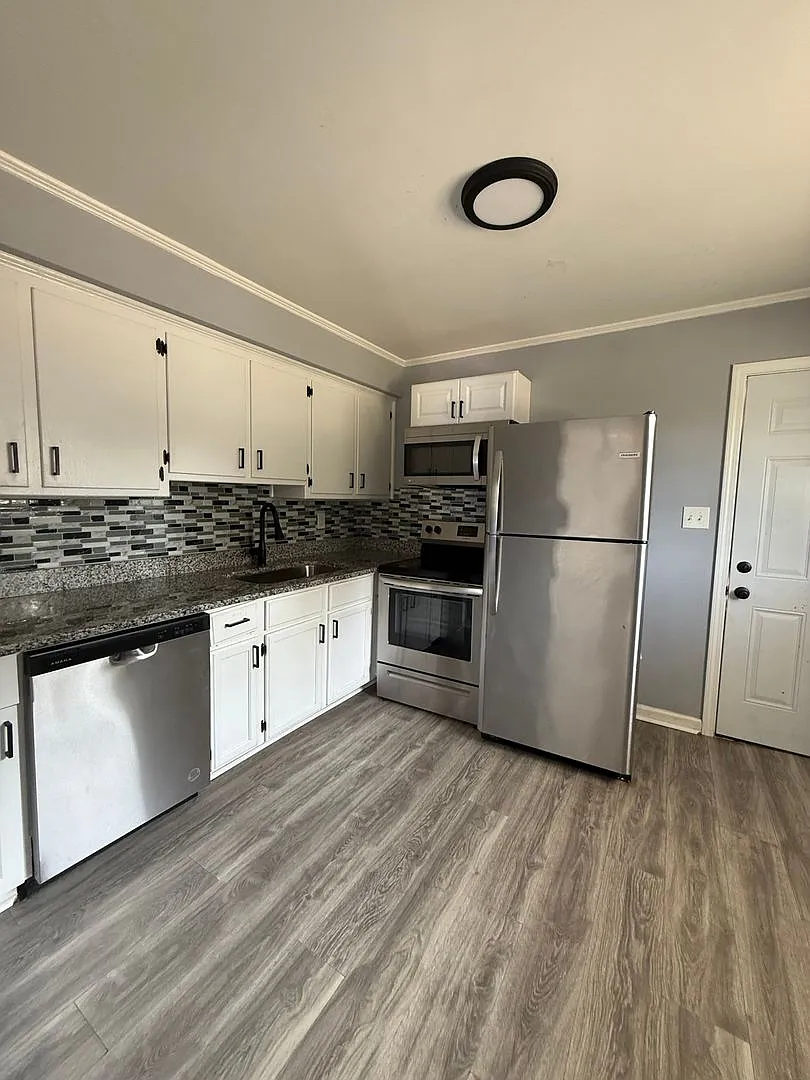 Newley Remodeled Duplex in Macon - housing voucher approved — Photo 3