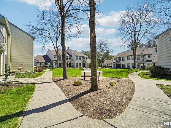 4th image of 22 Eakens Ct