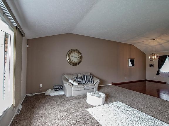 5th image of 20746 Parkwood Ln