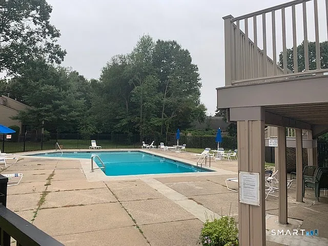 16 Greenbriar Dr #E — Photo 2