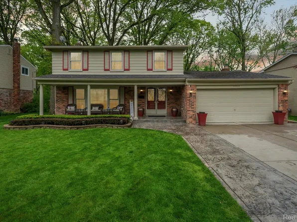 30039 Pleasant Trl, Southfield, MI 48076