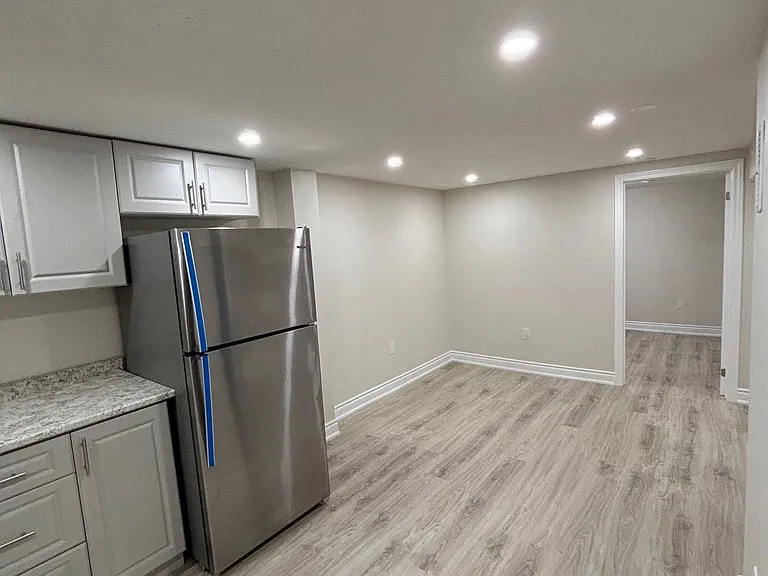 3574 Ash Row Cres #LOWER — Photo 5