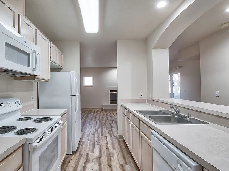 2433 George Washington Way — Photo 1