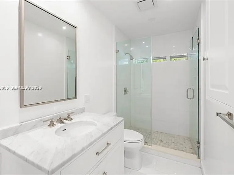 5600 Oakwood Ln #5600 — Photo 18