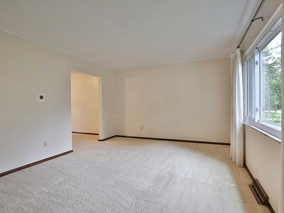 5th image of 570 Susan Ave