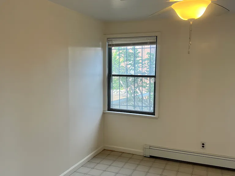 2210 Young Ave #1 — Photo 6