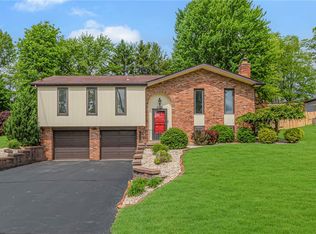 1670 Charlton Heights Rd, Coraopolis, PA 15108