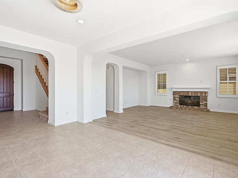 40 Paseo Lerida — Photo 10