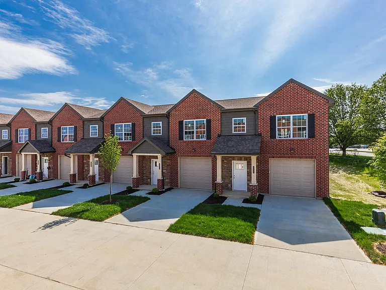 2327 Point Pl — Photo 1