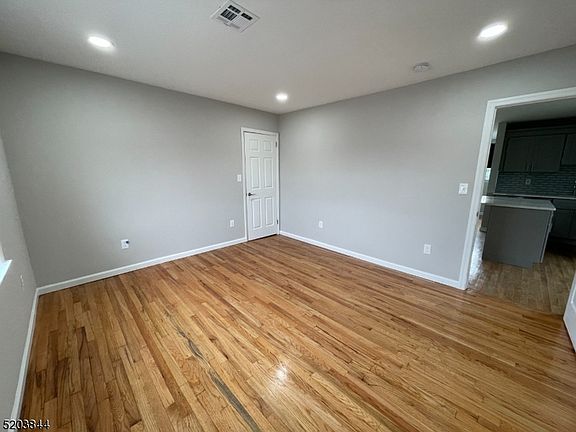 2nd image of 124 Franklin St Floor 3
