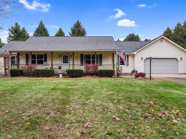 2568 W Coon Lake Rd, Howell, MI 48843