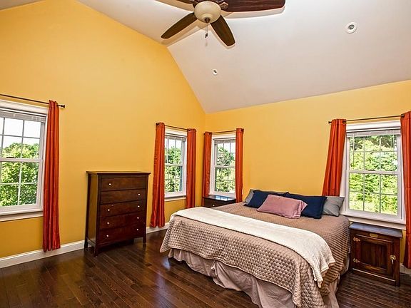 5th image of 22 Willowbe Ct