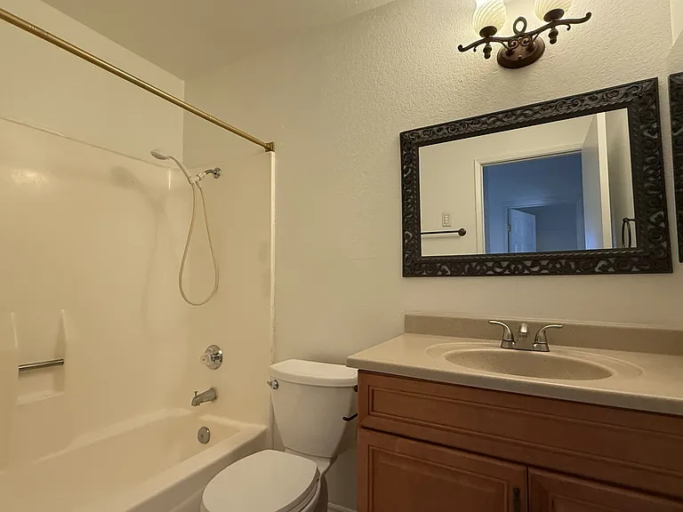 10260 Magnolia Ct — Photo 6