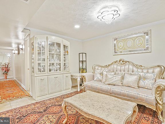 5th image of 4733 Kirkdale Dr