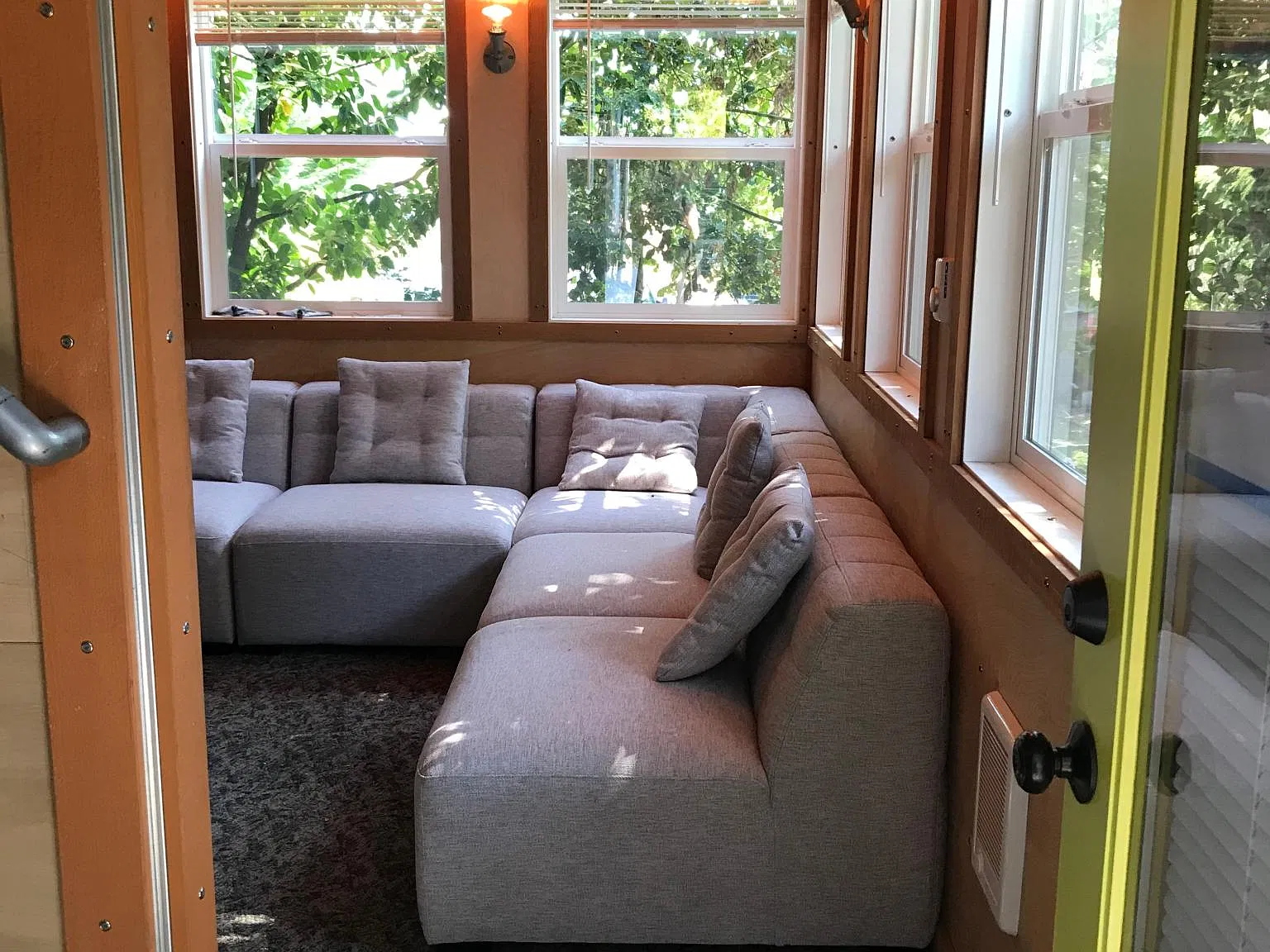 2 bed, 750 sqft, $2,500 — Photo 2
