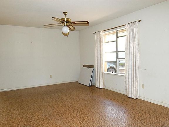 5th image of 115 Laurie Ln