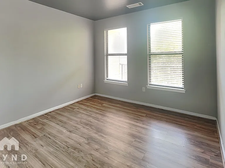 898 Oak St SW #1410 — Photo 5