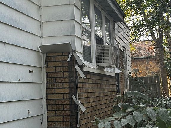 5th image of 824 Bartley Pl