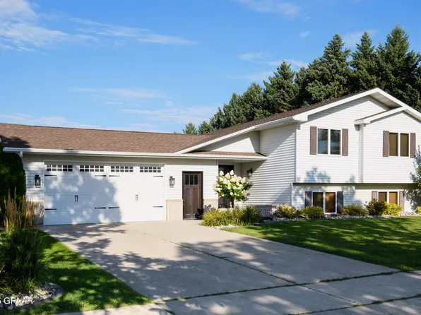 2502 S 36th St, Grand Forks, ND 58201