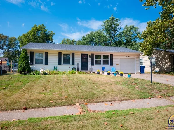 2537 SW Amhurst Rd, Topeka, KS 66614
