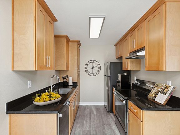 4th image of 498 Boynton Ave #690644