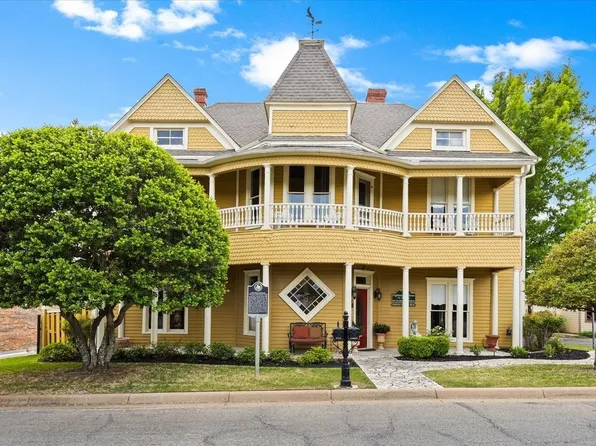 123 W Doyle St, Granbury, TX 76048