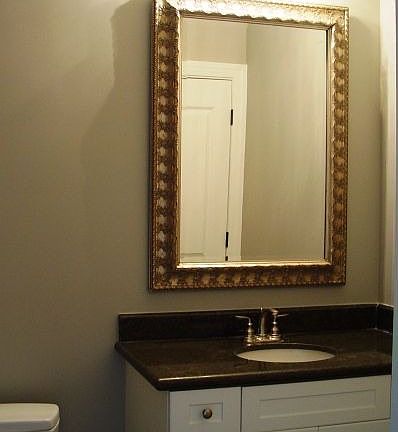 Nice guest bath with tub/shower combo