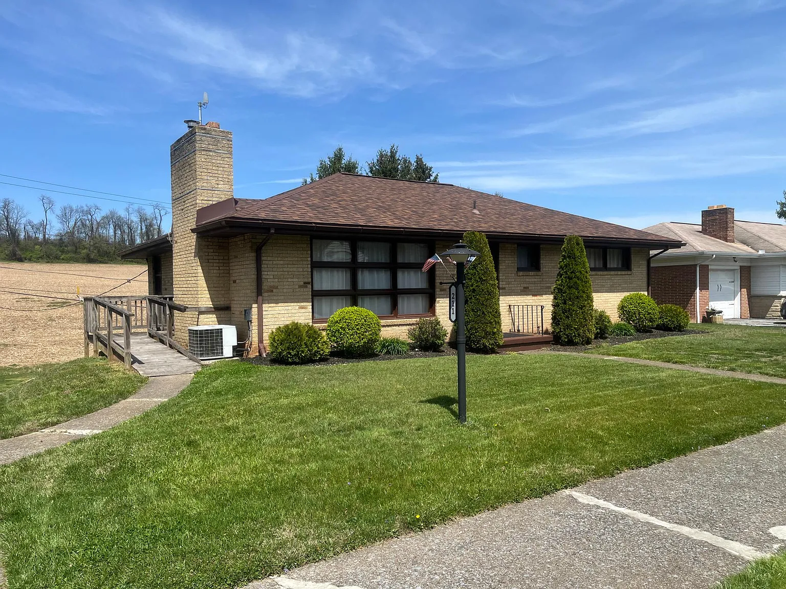3 bed, 1.5 bath, 1176 sqft, $1,950 — Photo 1