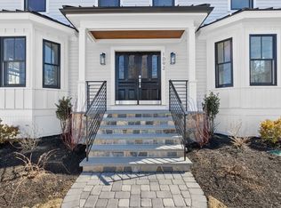 1092 Chestnut St #1092, Newton Upper Falls, MA 02464