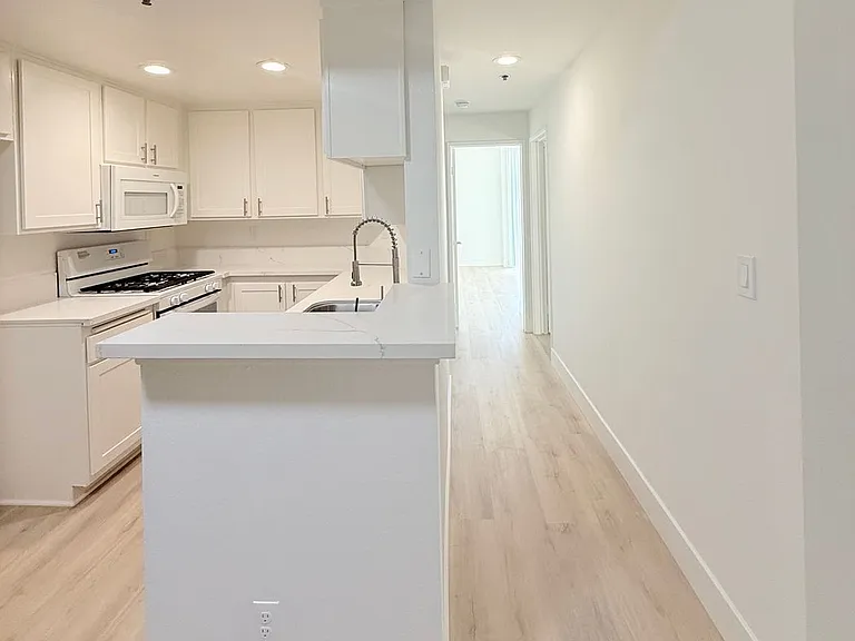 8715 Burton Way - Urban Feel Charming 2 bed 2 bath — Photo 39