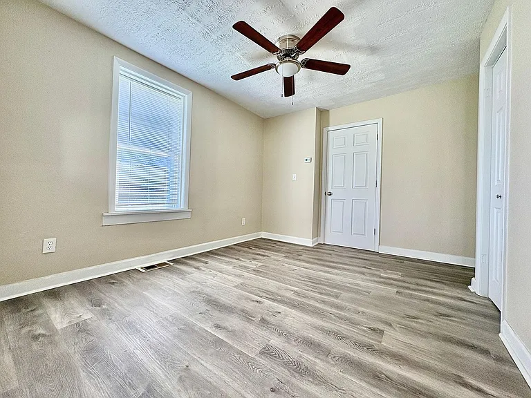 5614 S Main St — Photo 24