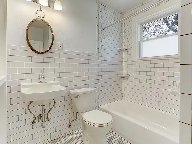 1109 Summit St — Photo 10