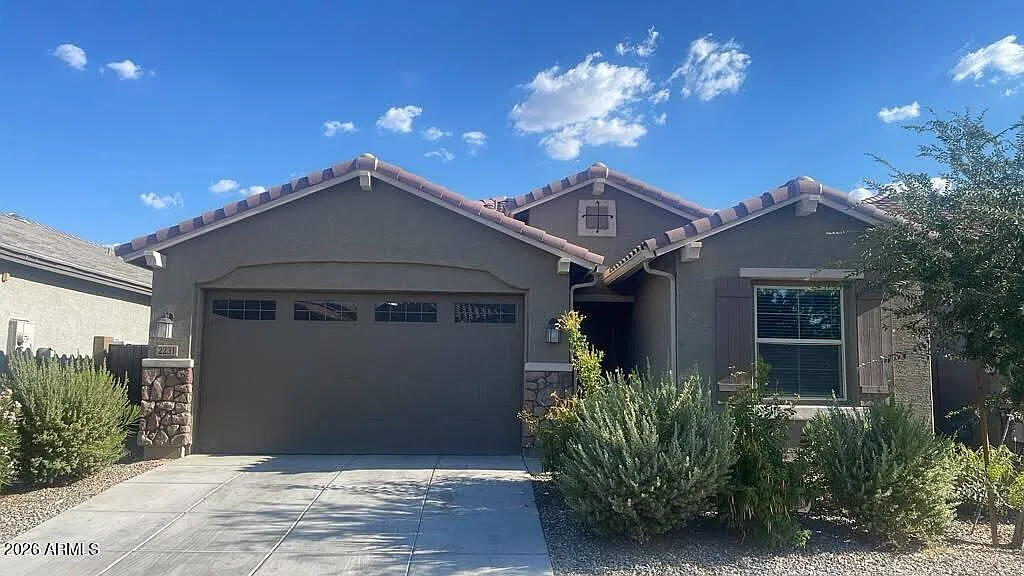 5 bed, 3.0 bath, 1939 sqft, $2,895 — Photo 2