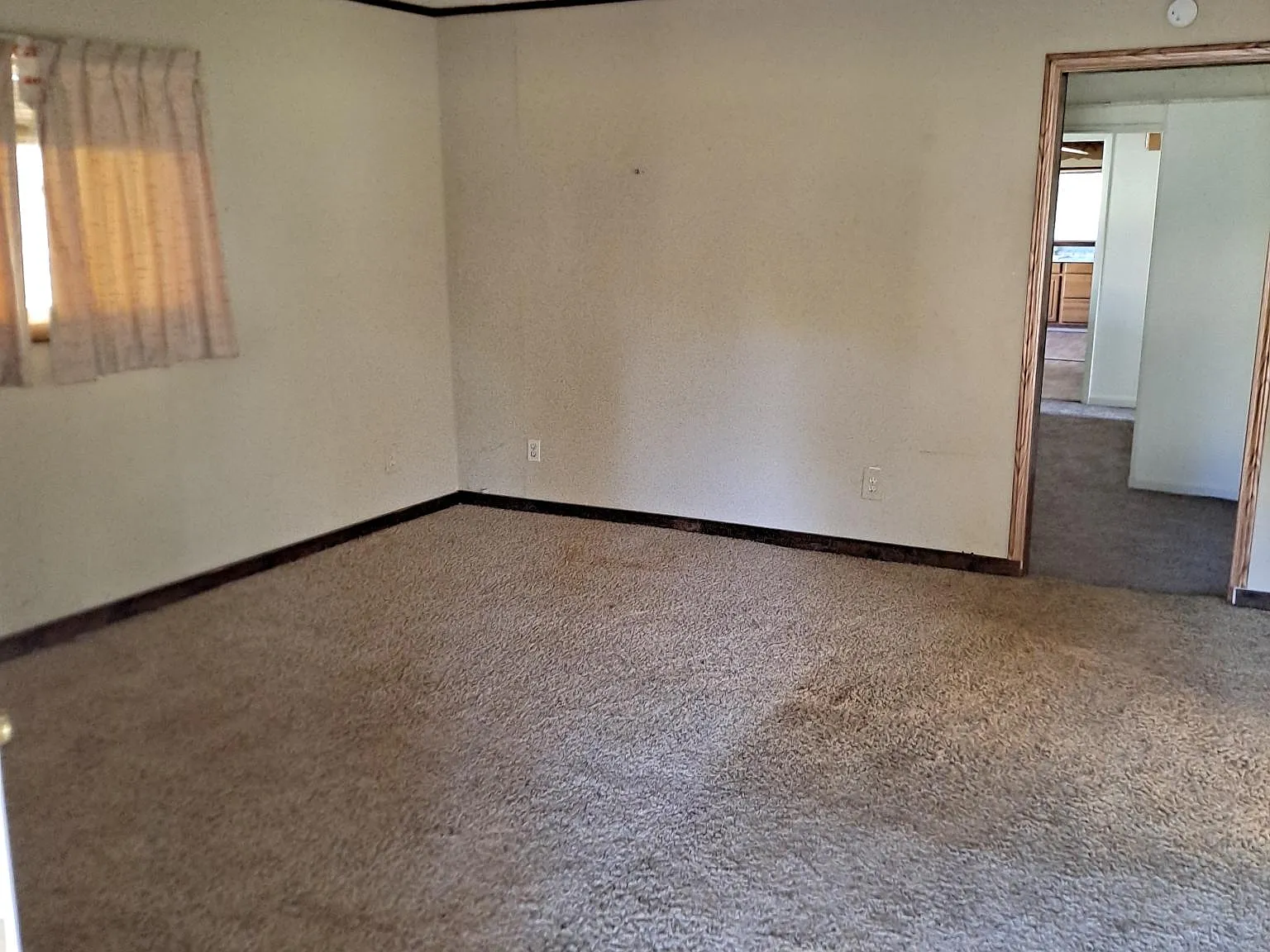3 bed, 1696 sqft, $800 — Photo 3