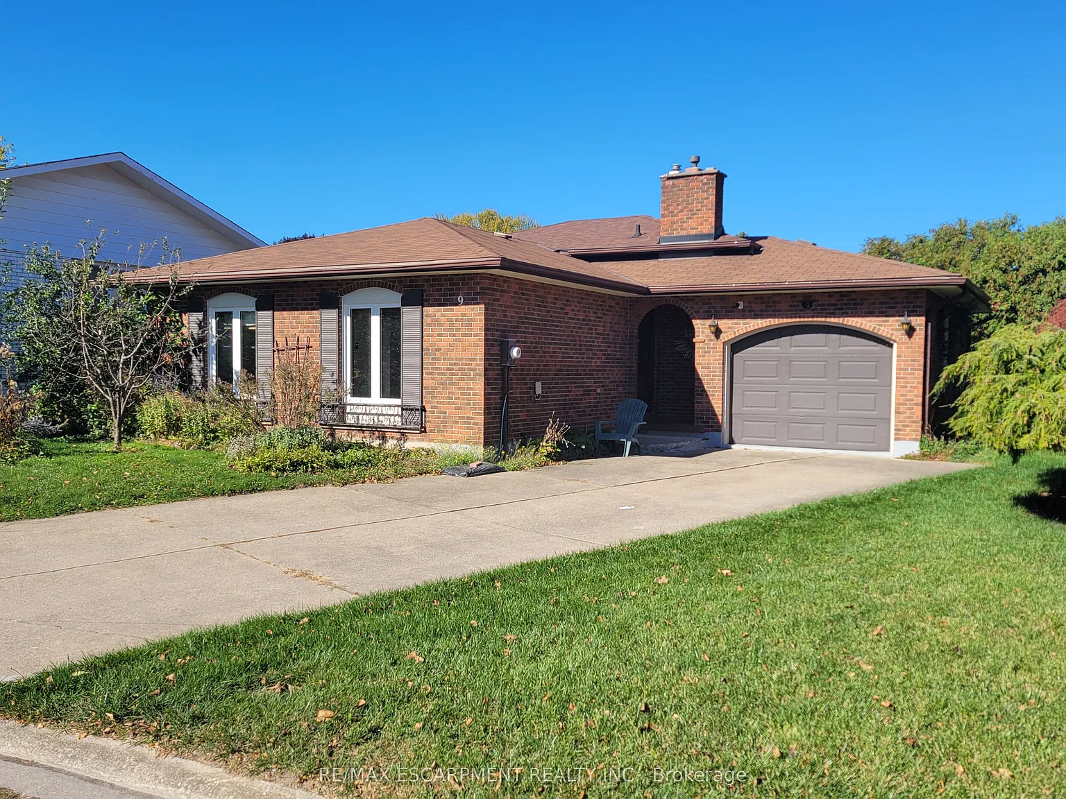 3 bed, $2,300 — Photo 1