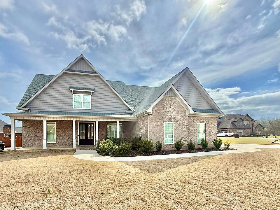 1st image of 2028 Sarah Ln