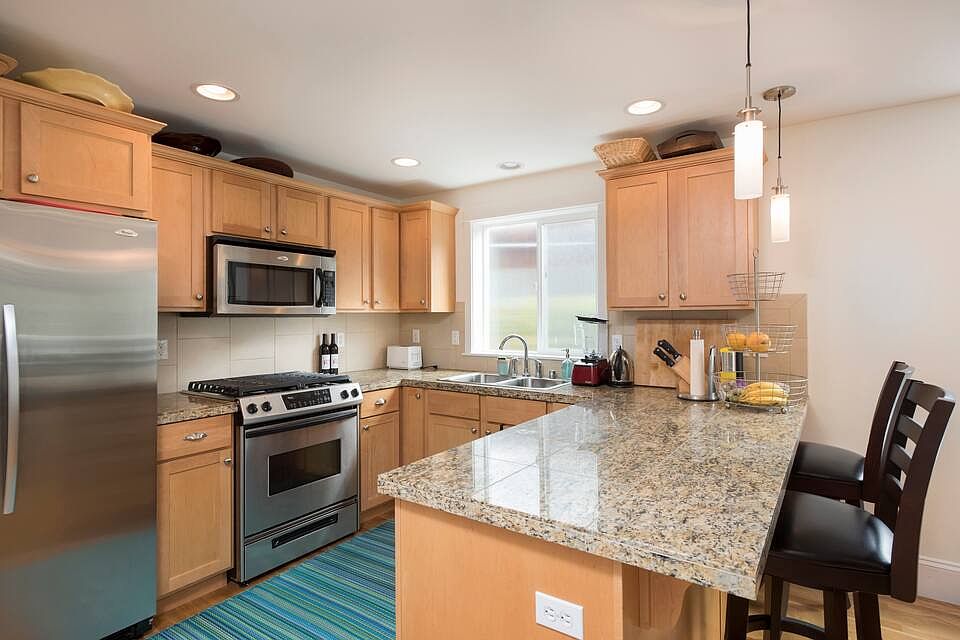 1st image of 4533 NE 55th St #C